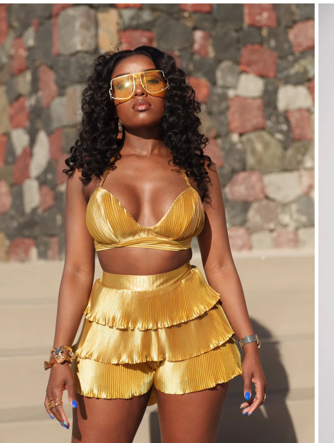 Allure novembre Gold Rafina Pleated Shorts