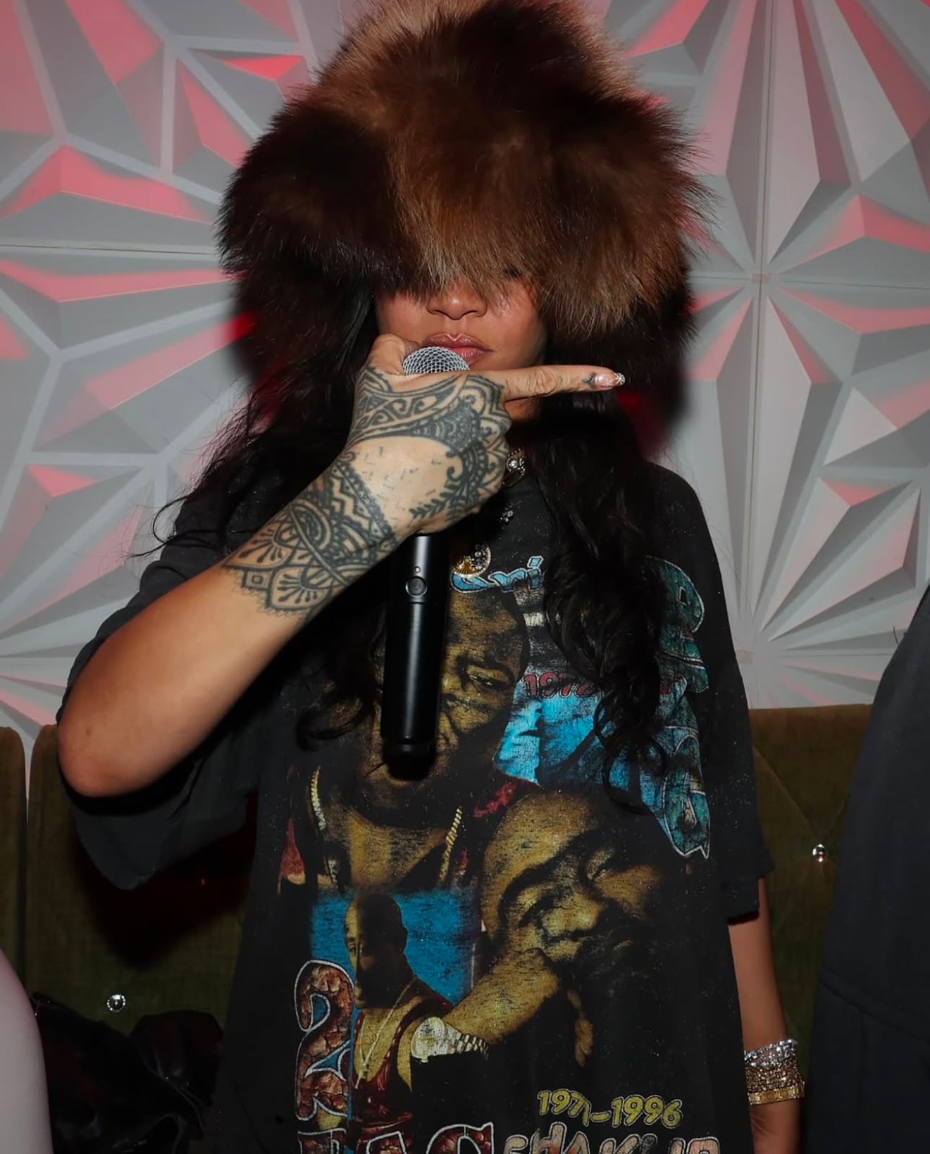 希少Rihanna着 90s 2pac biggie 追悼ヴィンテージTシャツ 希少Rihanna着 90s 2pac biggie 追悼ヴィンテージTシャツ - メルカリ